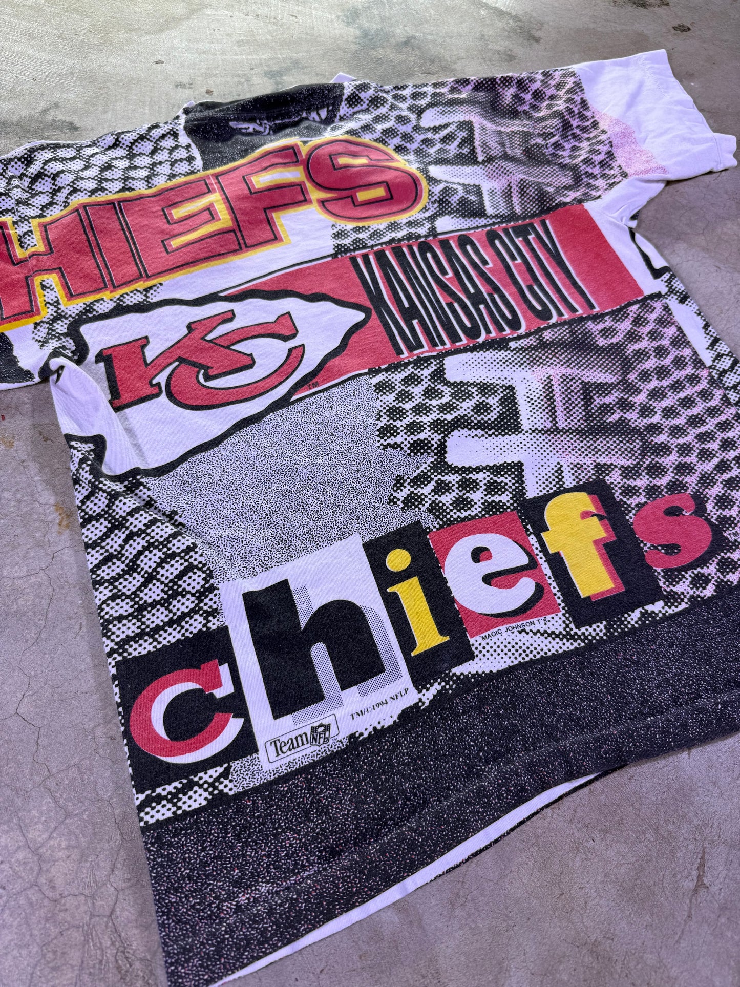(S) 1994 Magic Johnson T’s x NFL KC Chiefs all over print t shirt