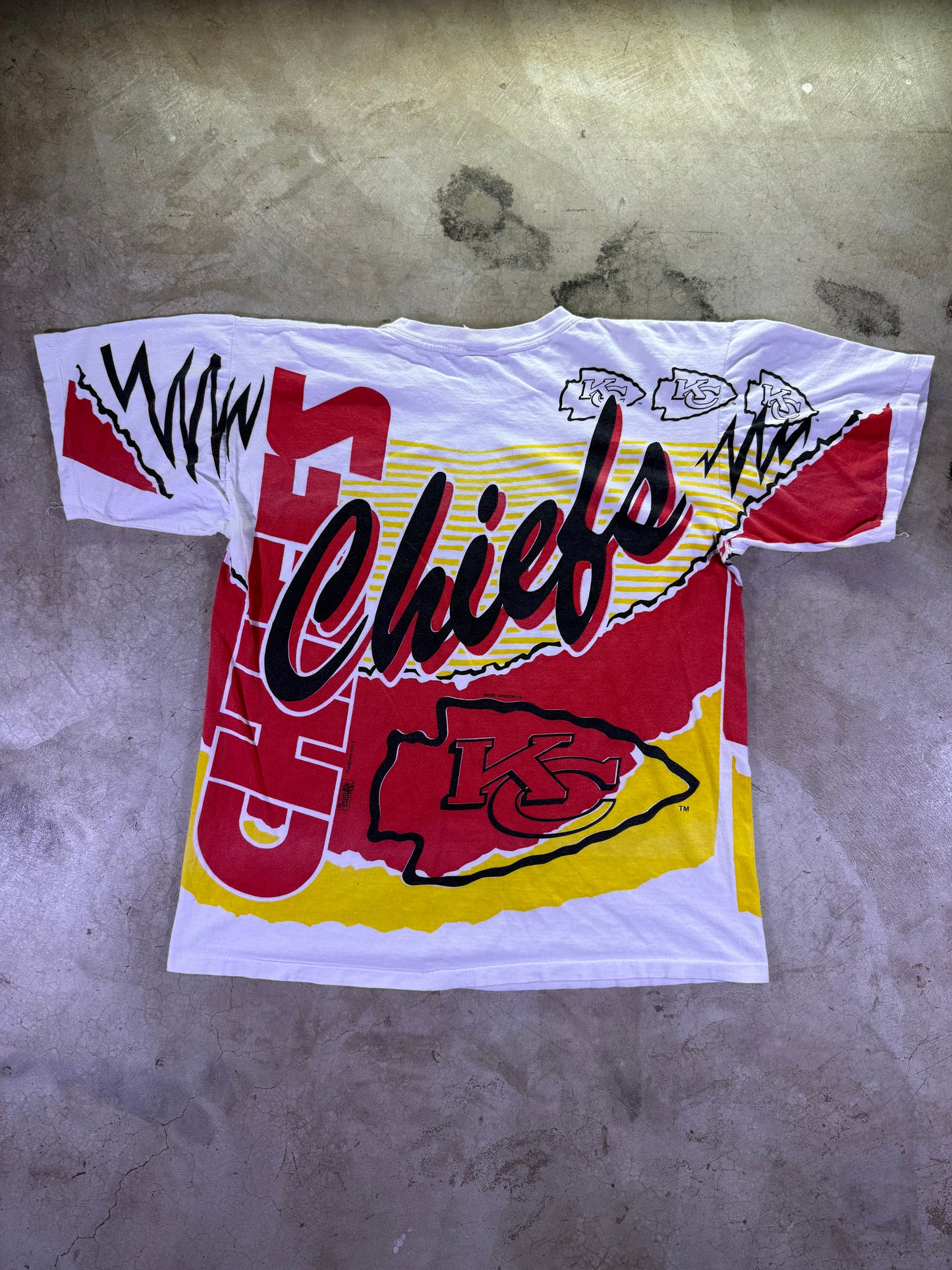 (XL)1993 Magic Johnson T’s x NFL KC Chiefs all over print t shirt