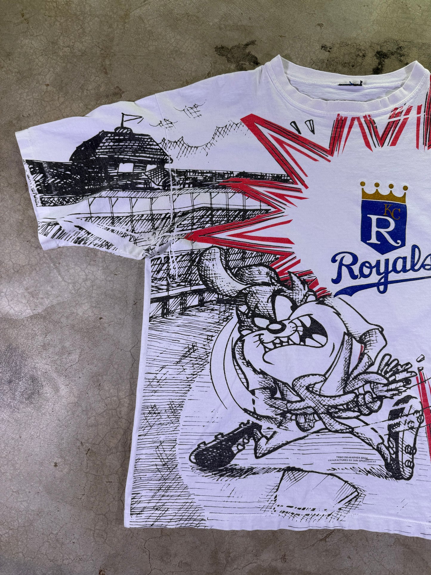 (L)1995 MLB x Looney Toons KC Royals All Over Print T-shirt