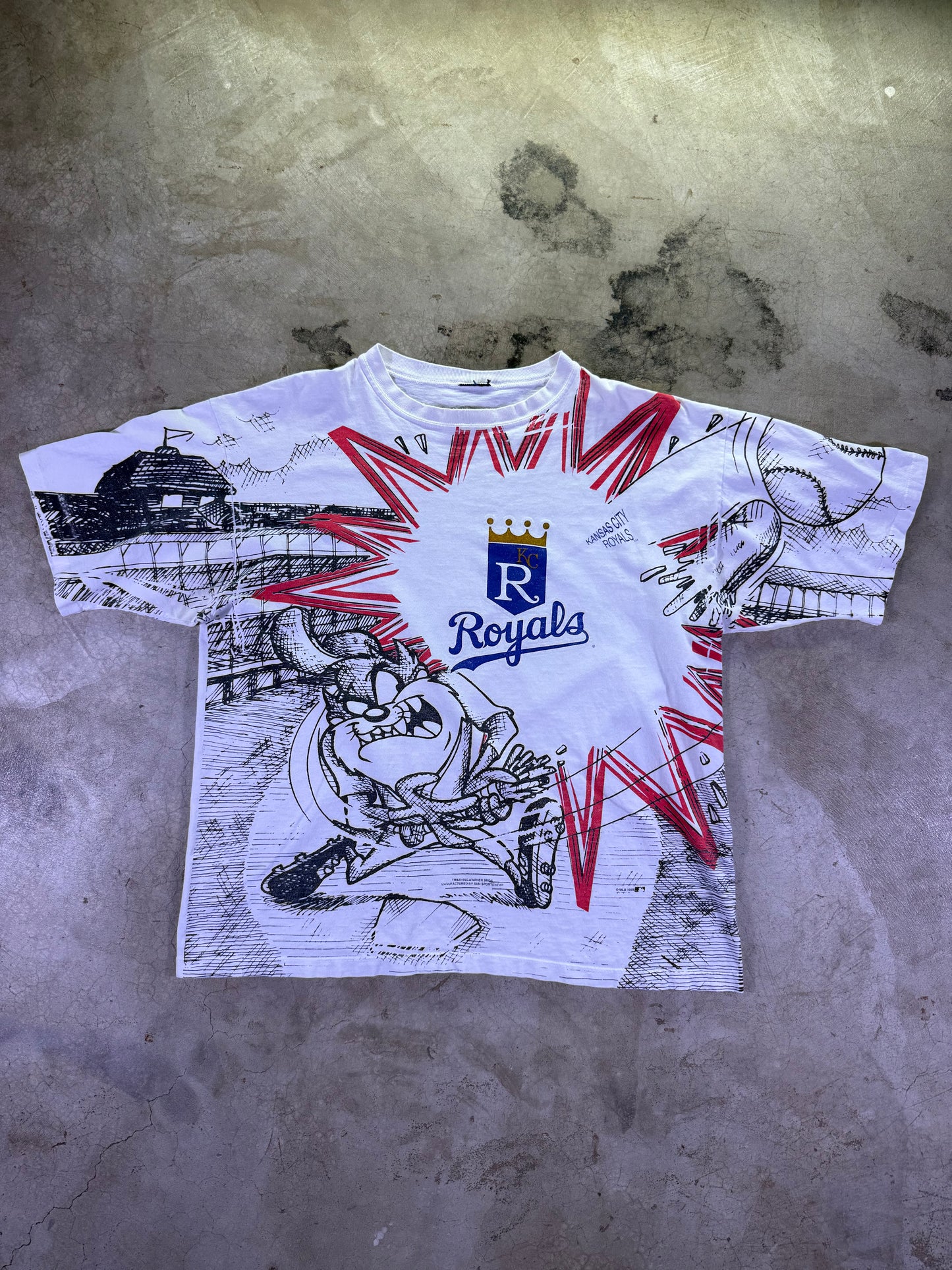 (L)1995 MLB x Looney Toons KC Royals All Over Print T-shirt