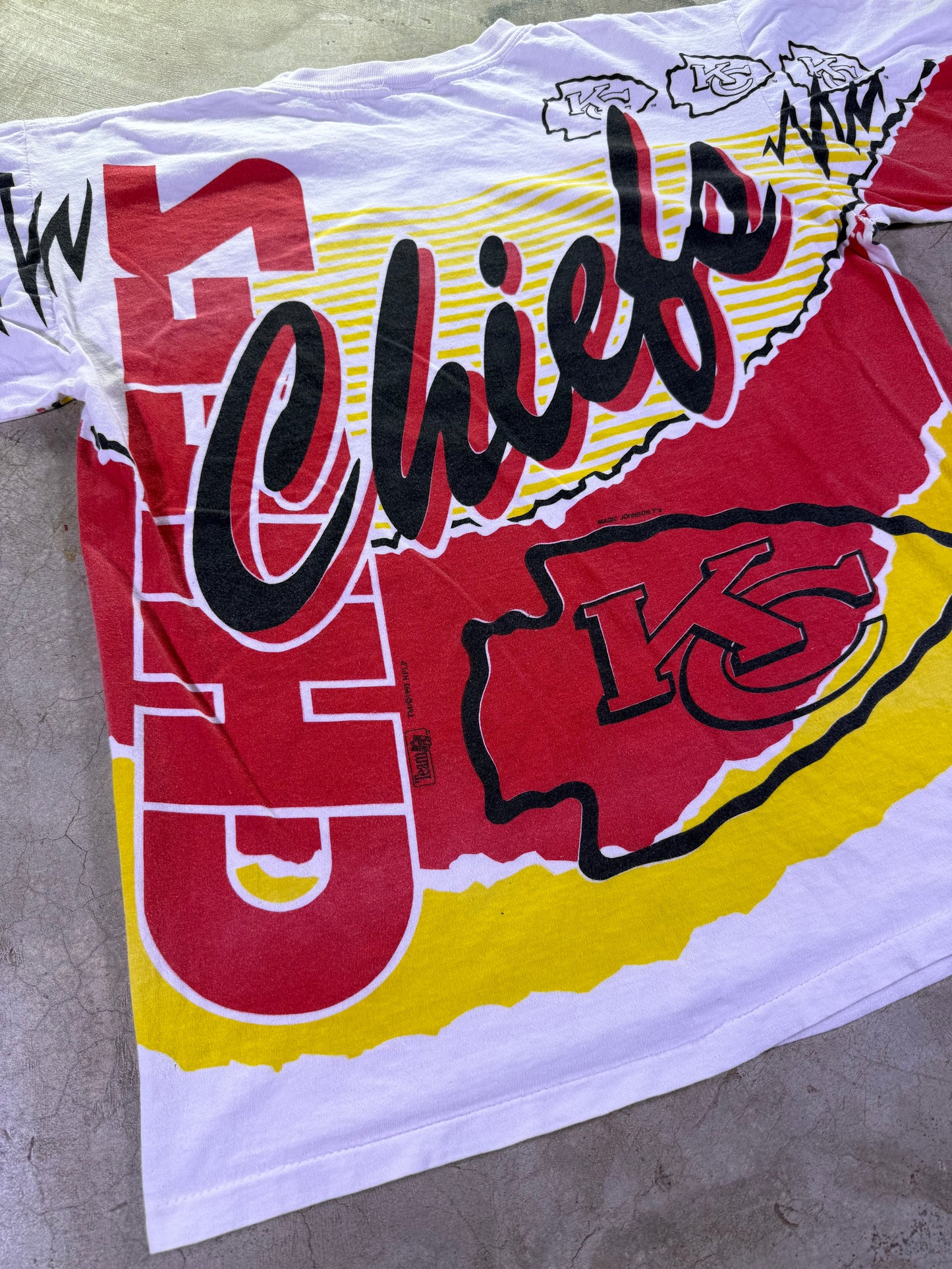 (XL)1993 Magic Johnson T’s x NFL KC Chiefs all over print t shirt