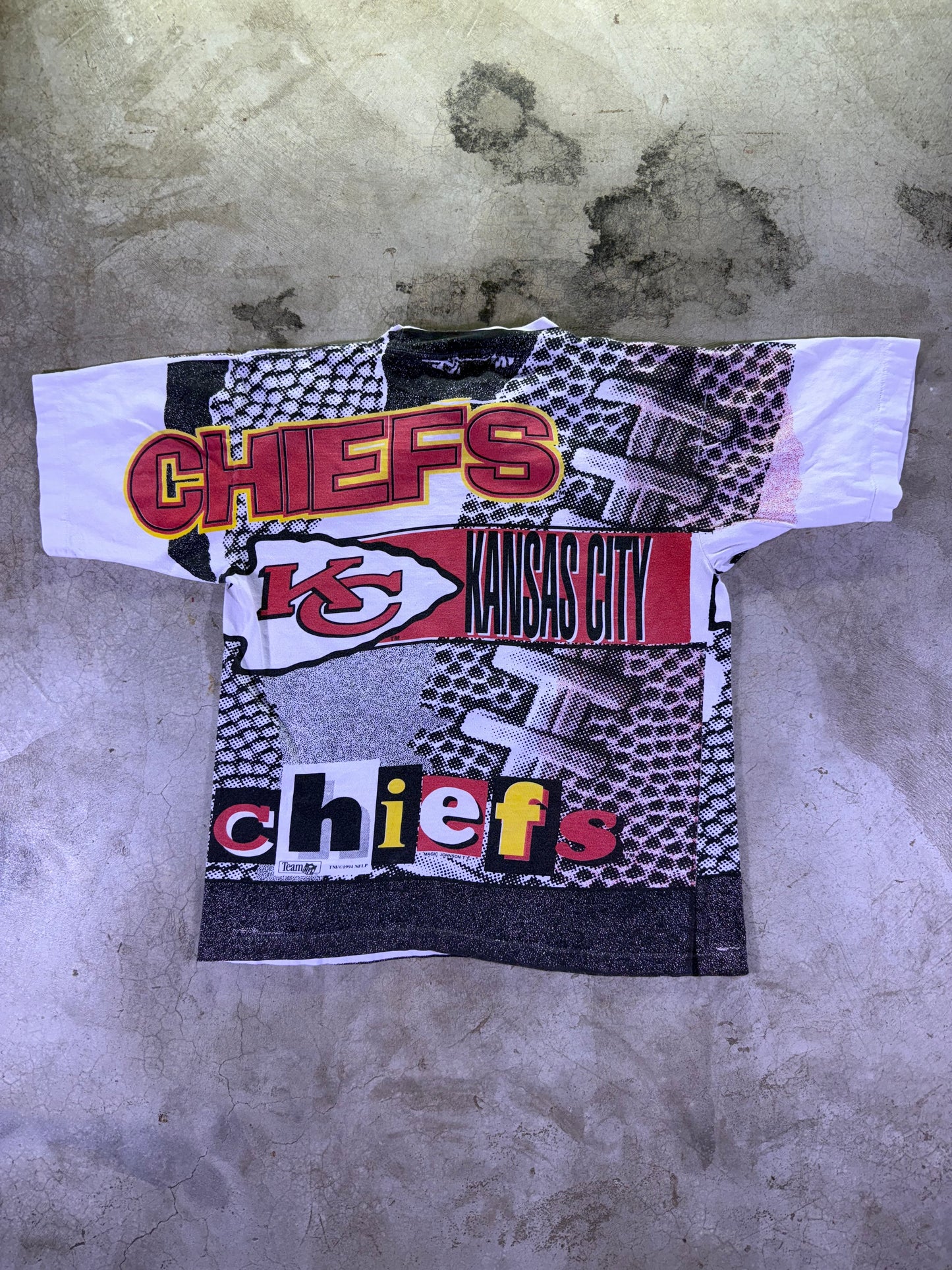 (S) 1994 Magic Johnson T’s x NFL KC Chiefs all over print t shirt