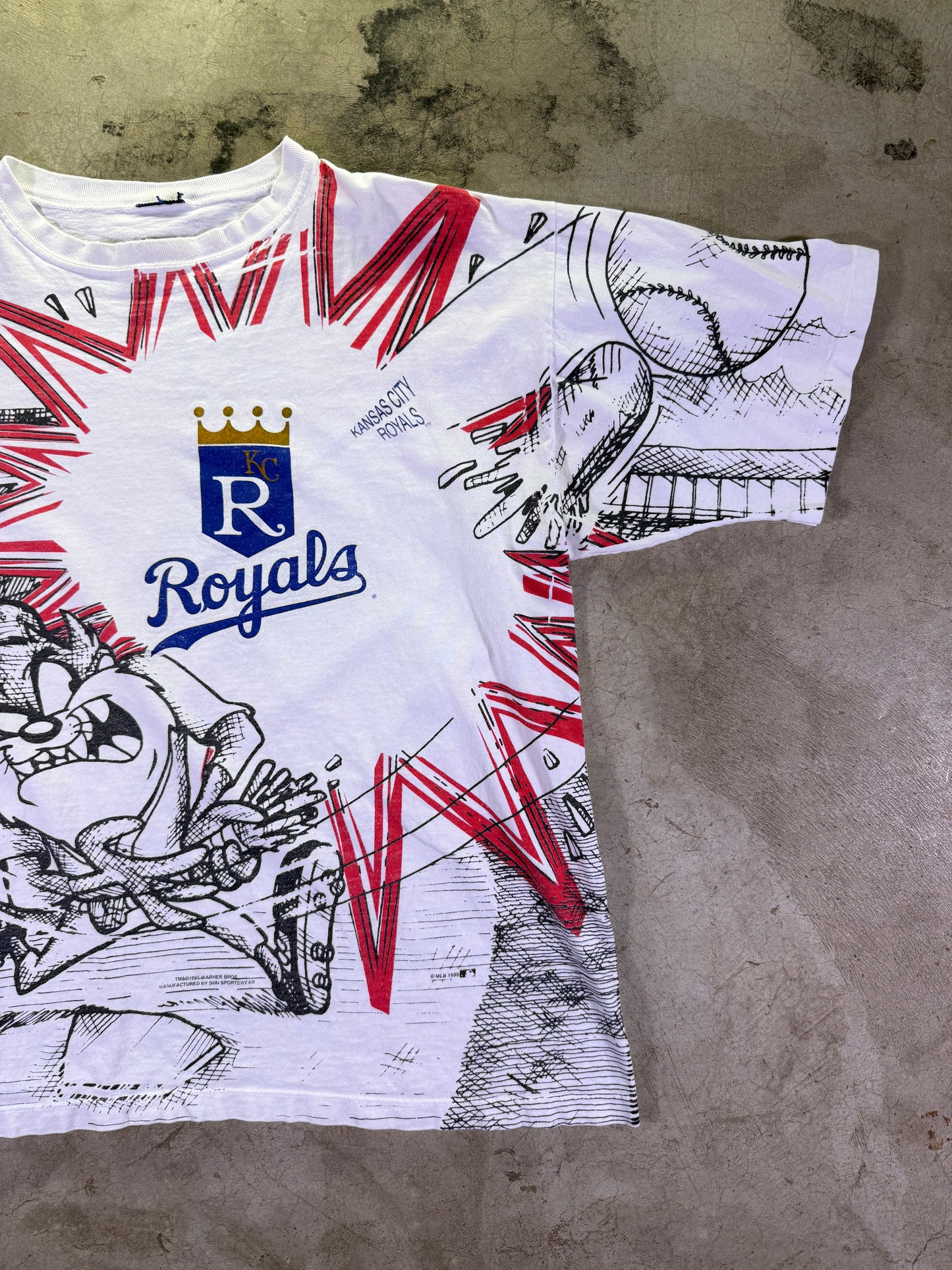 (L)1995 MLB x Looney Toons KC Royals All Over Print T-shirt