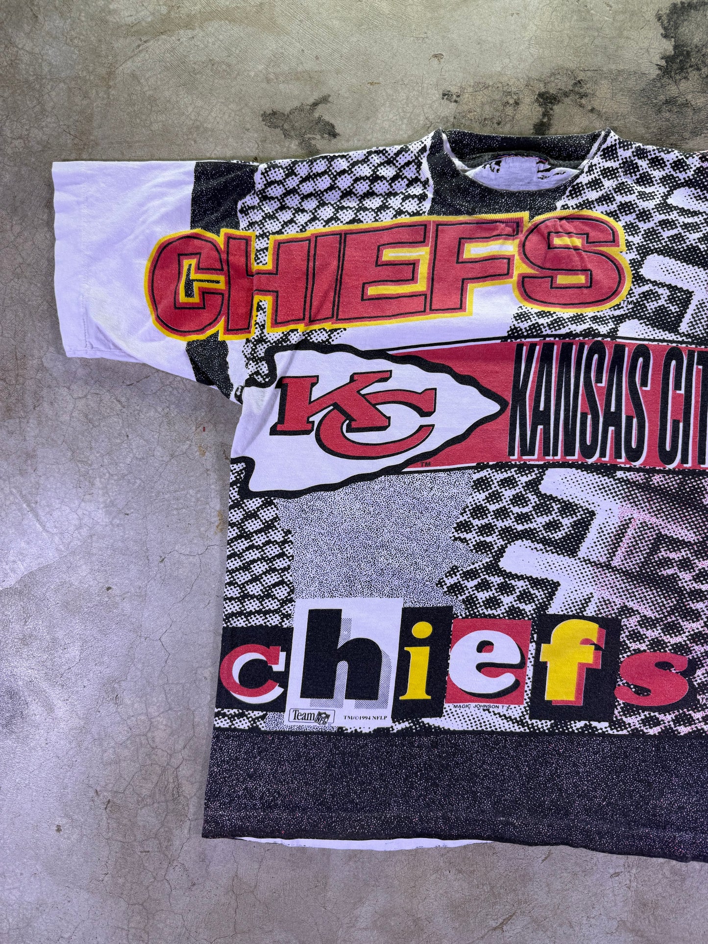 (S) 1994 Magic Johnson T’s x NFL KC Chiefs all over print t shirt