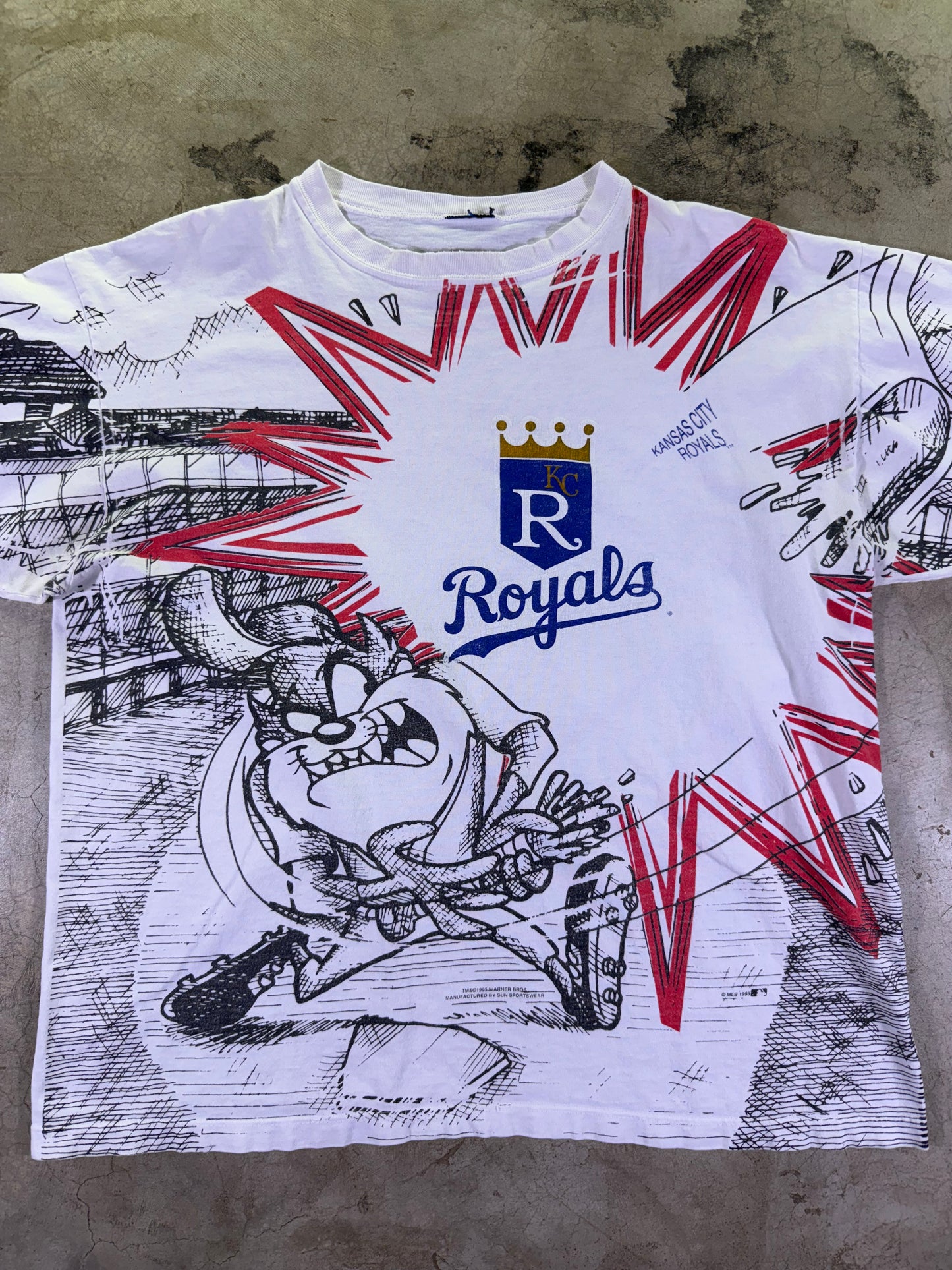 (L)1995 MLB x Looney Toons KC Royals All Over Print T-shirt