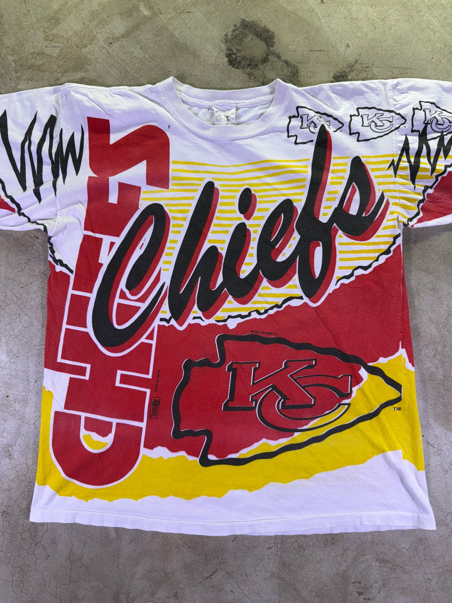 (XL)1993 Magic Johnson T’s x NFL KC Chiefs all over print t shirt