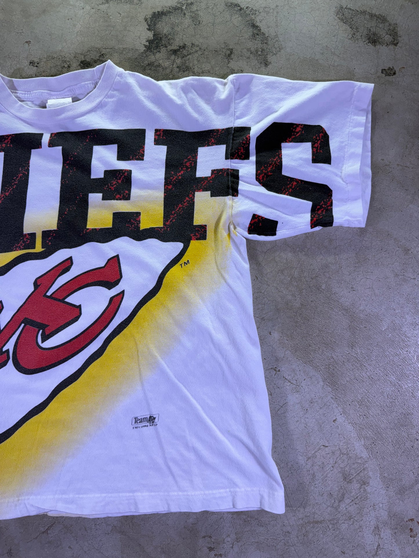 (L)1994 Magic Johnson T’s x NFL KC Chiefs Spell Out AOP T-shirt
