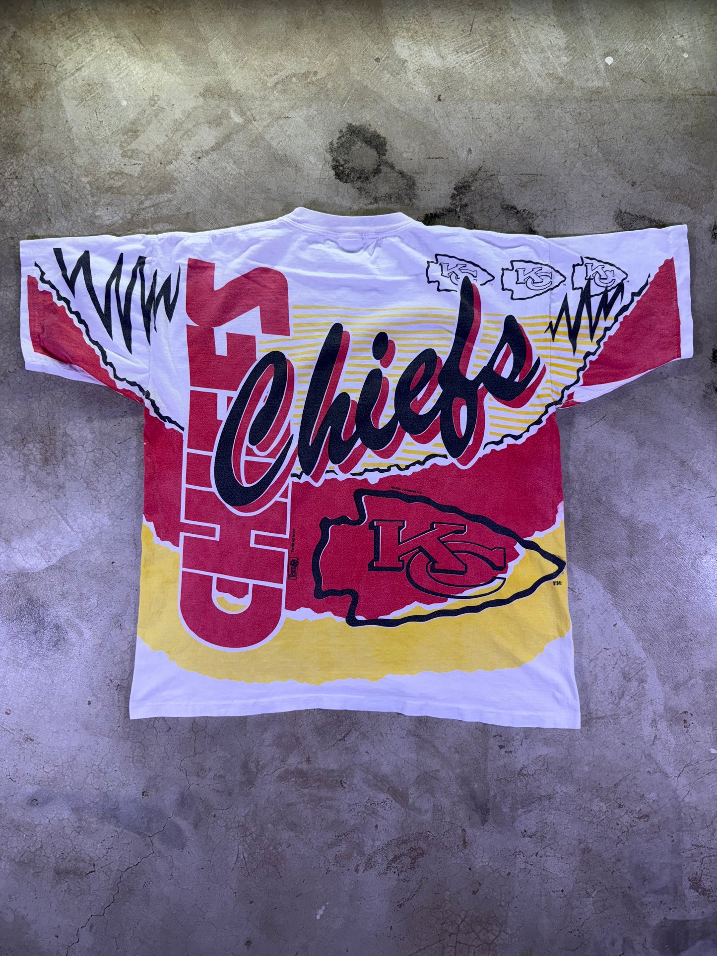(XL)1993 Magic Johnson T’s x NFL KC Chiefs AOP T-shirt