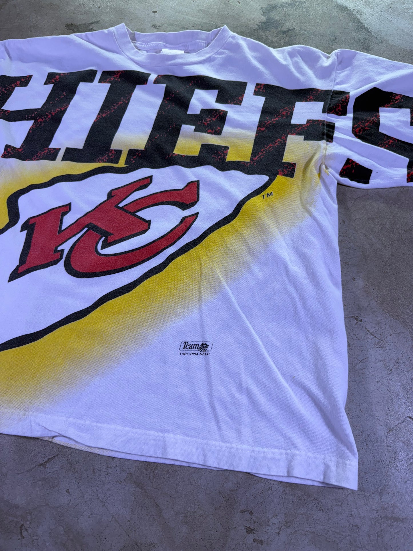 (L)1994 Magic Johnson T’s x NFL KC Chiefs Spell Out AOP T-shirt