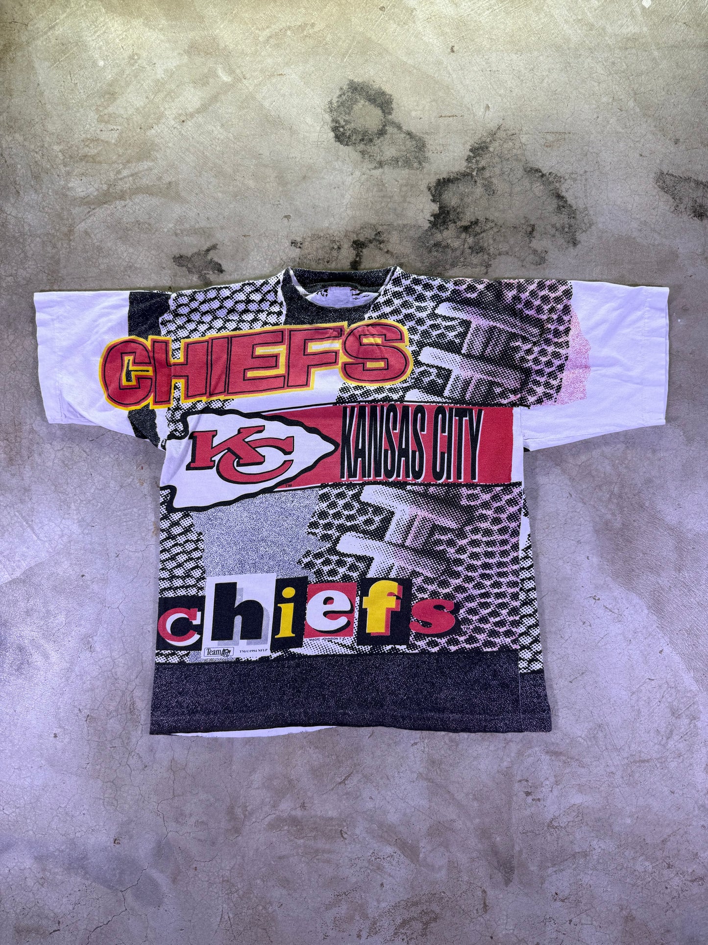 (S) 1994 Magic Johnson T’s x NFL KC Chiefs all over print t shirt