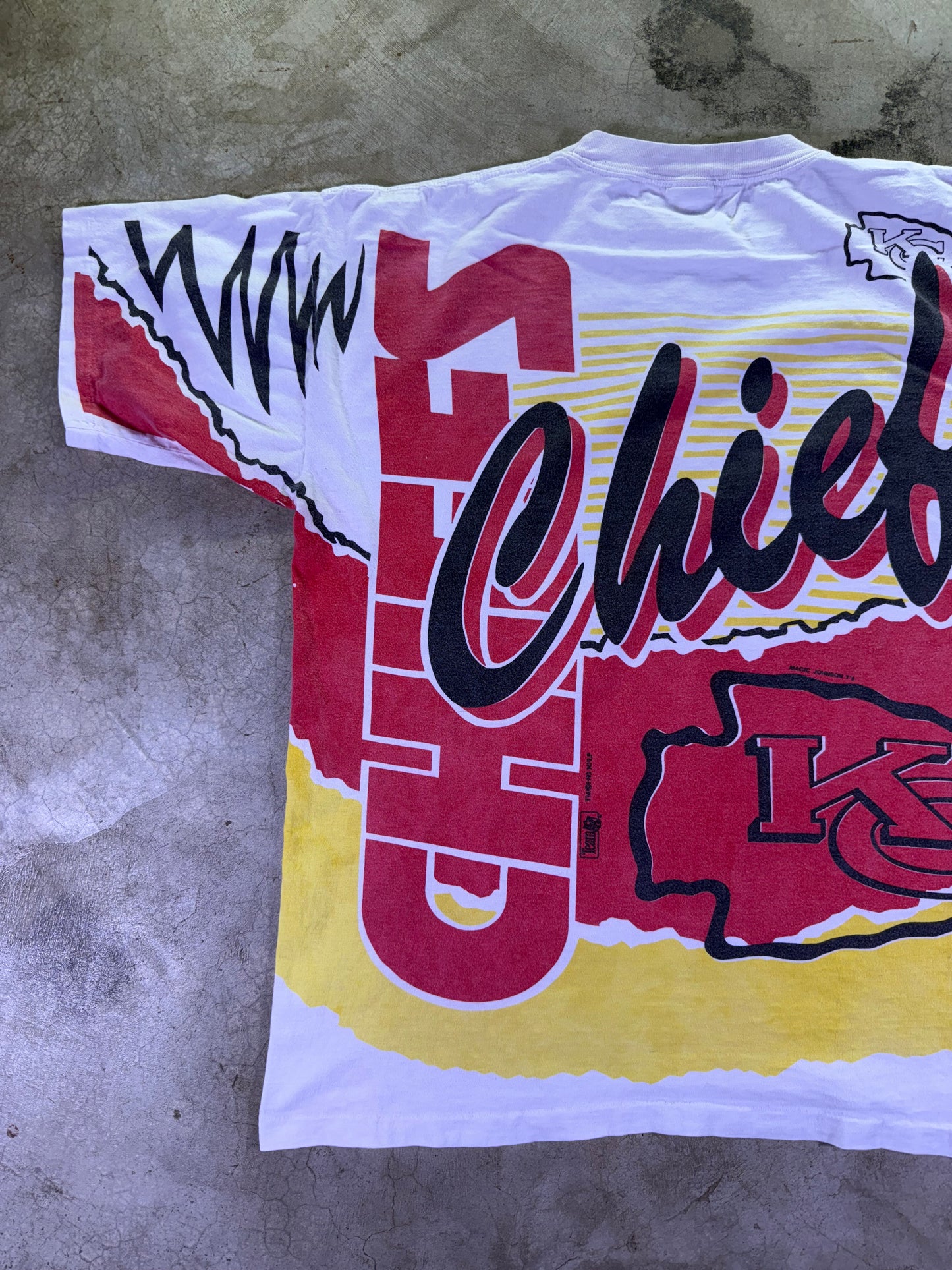 (XL)1993 Magic Johnson T’s x NFL KC Chiefs AOP T-shirt