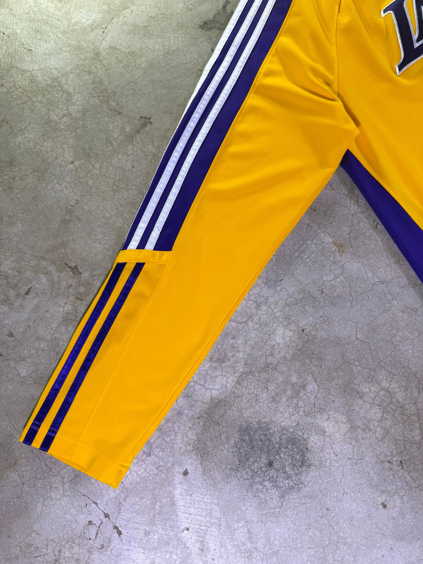 (XL) Adidas x NBA Los Angeles Lakers Euro League Long Sleeve Shirt Warmup Jersey