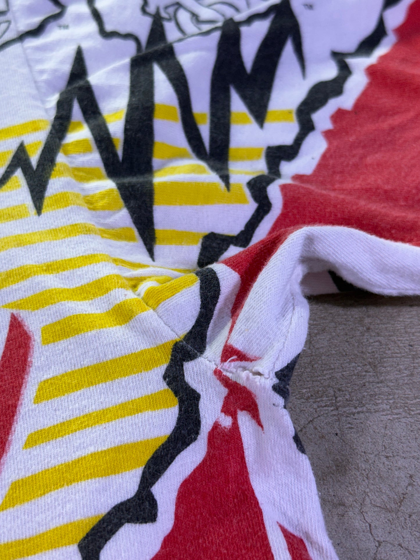 (XL)1993 Magic Johnson T’s x NFL KC Chiefs all over print t shirt