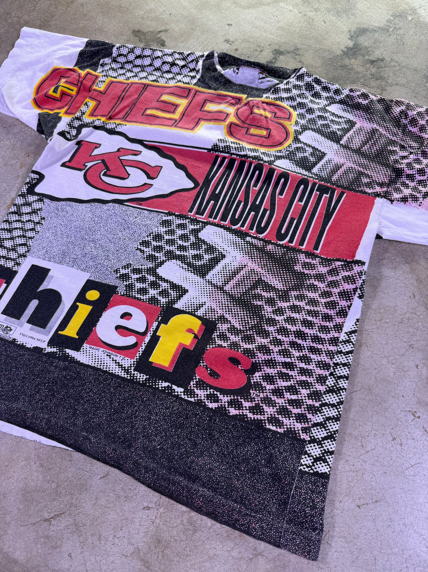 (S) 1994 Magic Johnson T’s x NFL KC Chiefs all over print t shirt