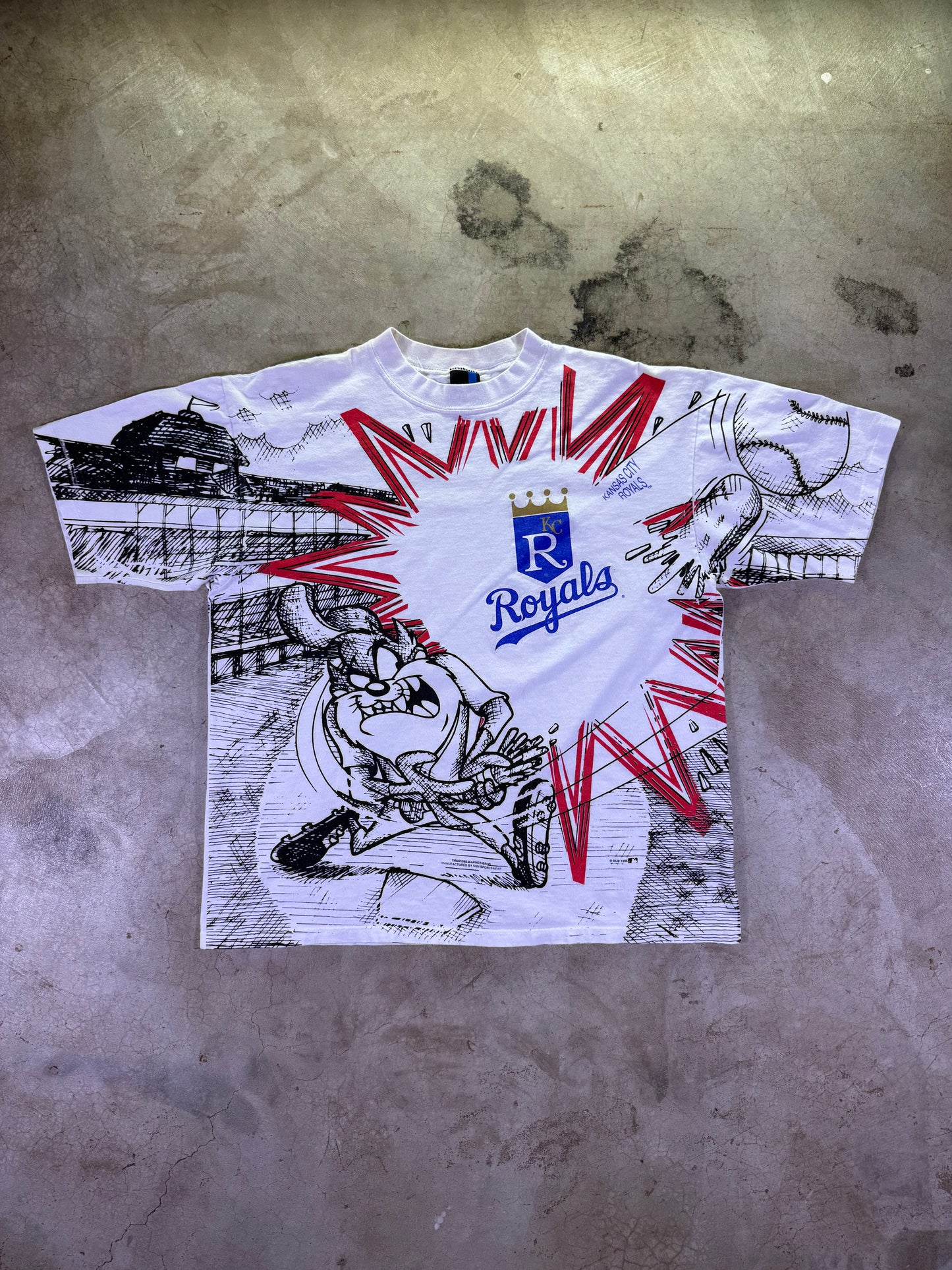 (L)1995 MLB x Looney Toons KC Royals All Over Print T-shirt