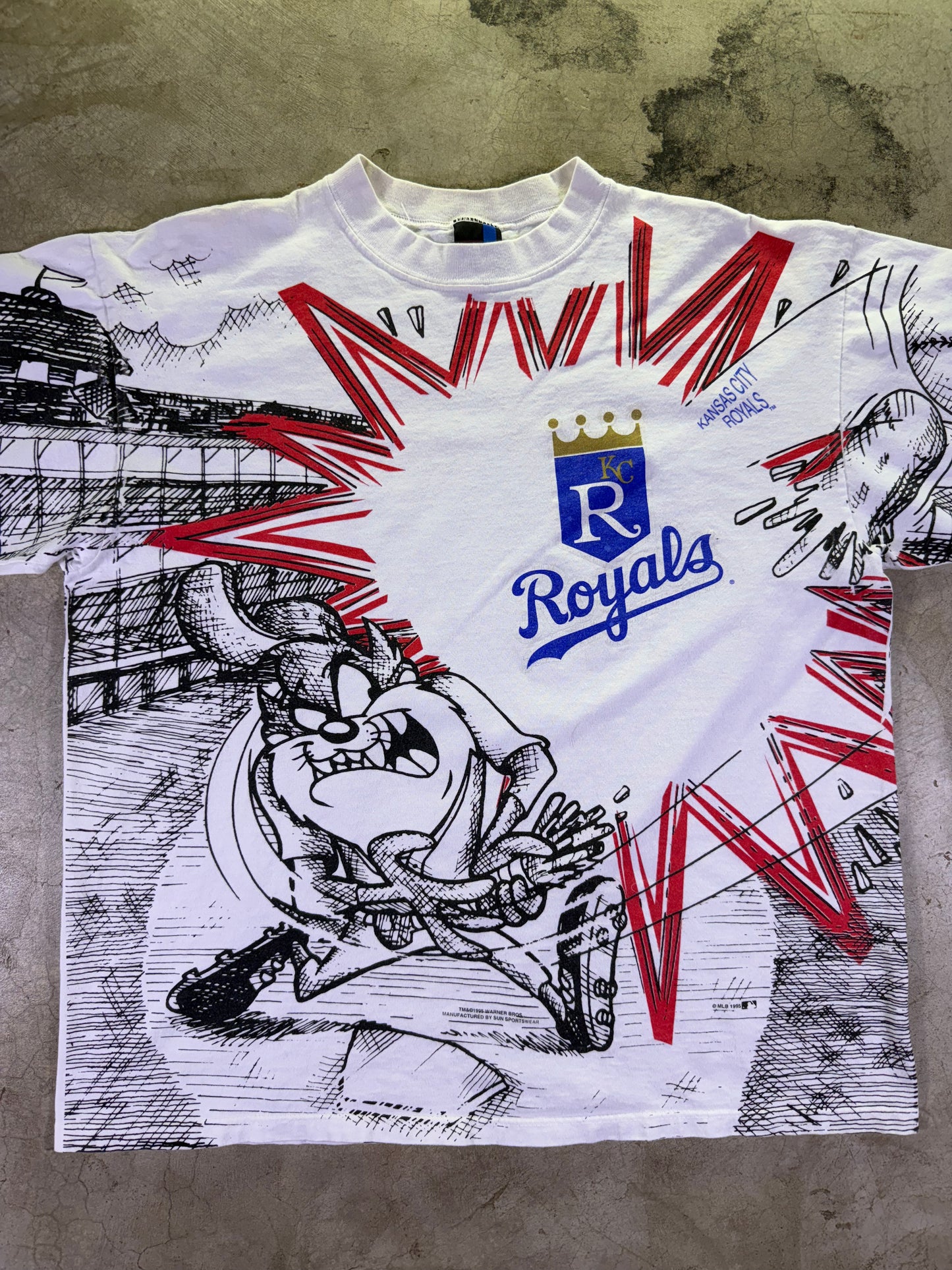 (L)1995 MLB x Looney Toons KC Royals All Over Print T-shirt