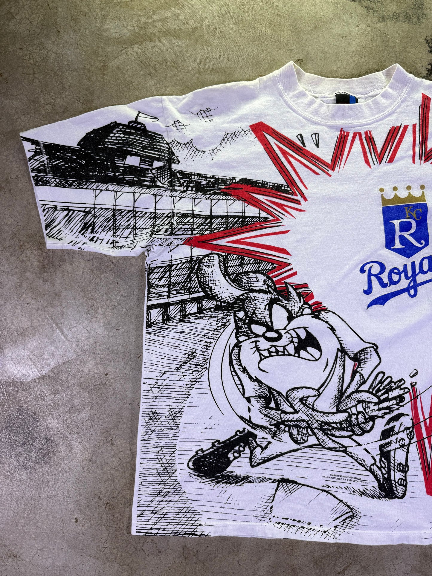 (L)1995 MLB x Looney Toons KC Royals All Over Print T-shirt