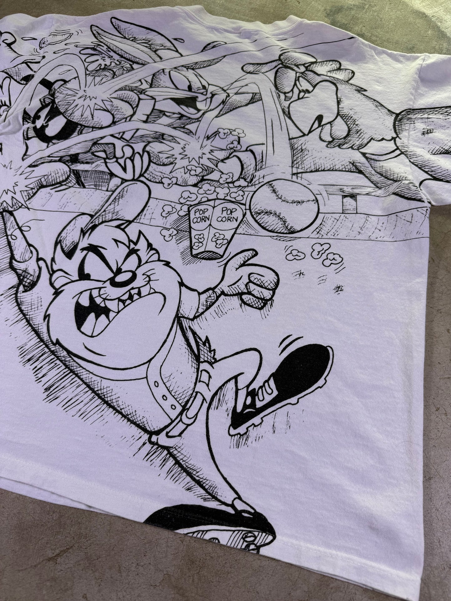 (L)1995 MLB x Looney Toons KC Royals All Over Print T-shirt